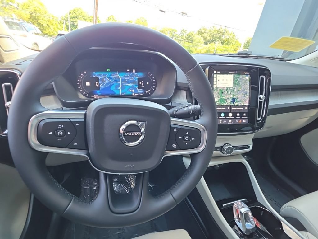 Used 2024 Volvo XC40 B5 Ultimate w/ Climate Package AWD/4WD image 13
