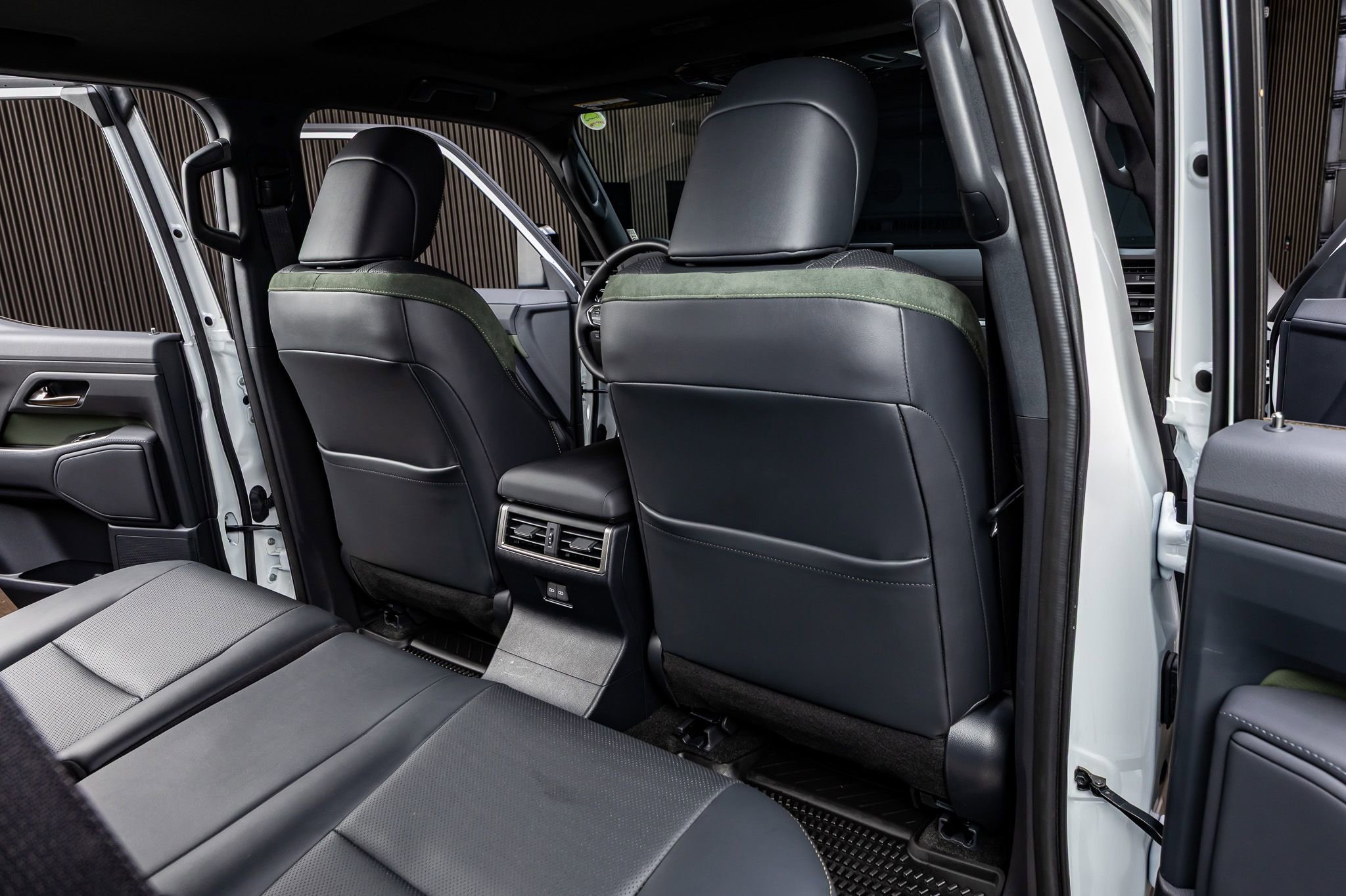 Used 2025 Lexus GX 550 image 32