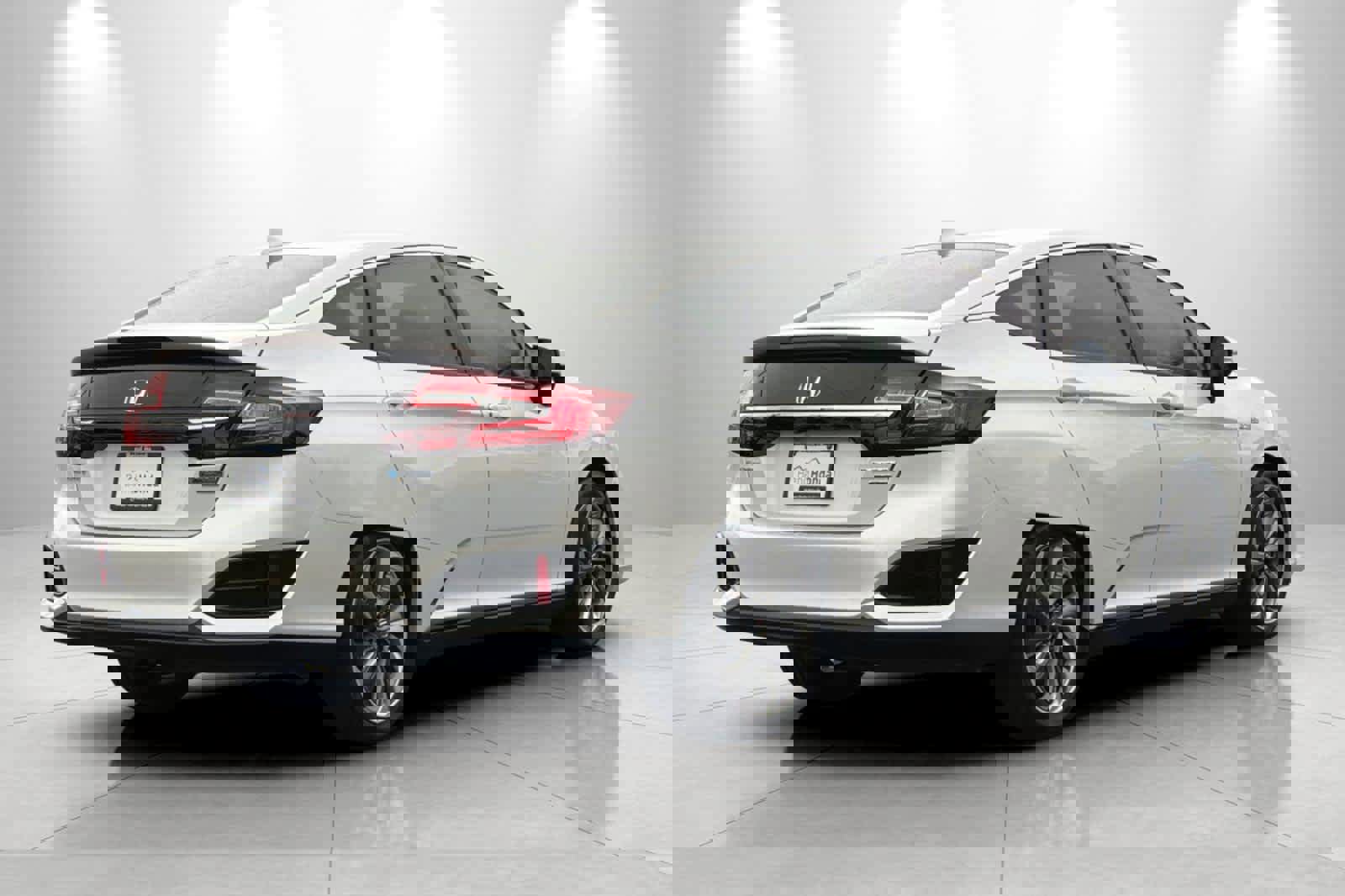 Used 2018 Honda Clarity Touring image 2