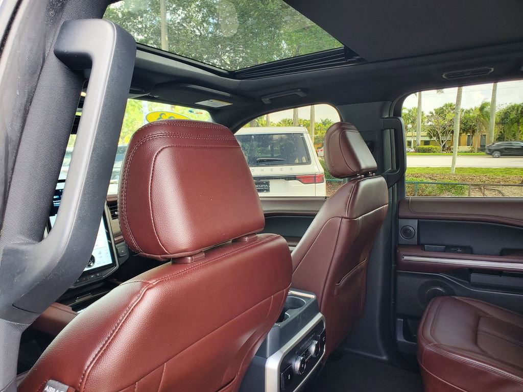 Used 2023 Ford Expedition Limited image 11