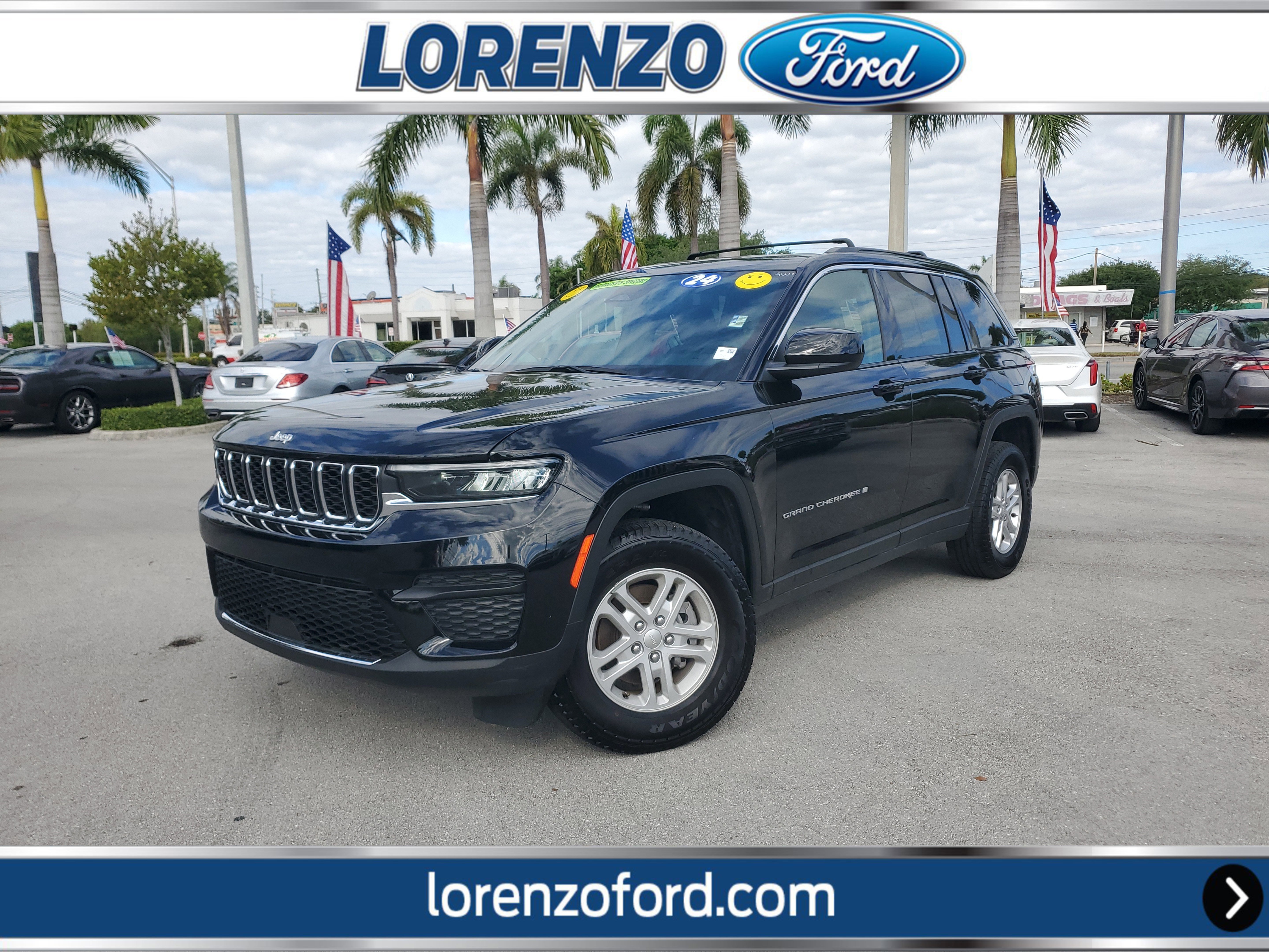 Used 2024 Jeep Grand Cherokee Laredo image 1