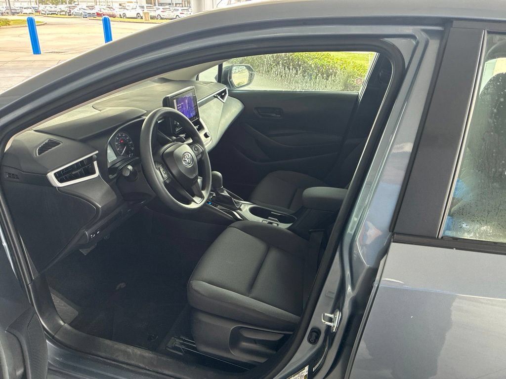 Used 2025 Toyota Corolla LE FWD image 17