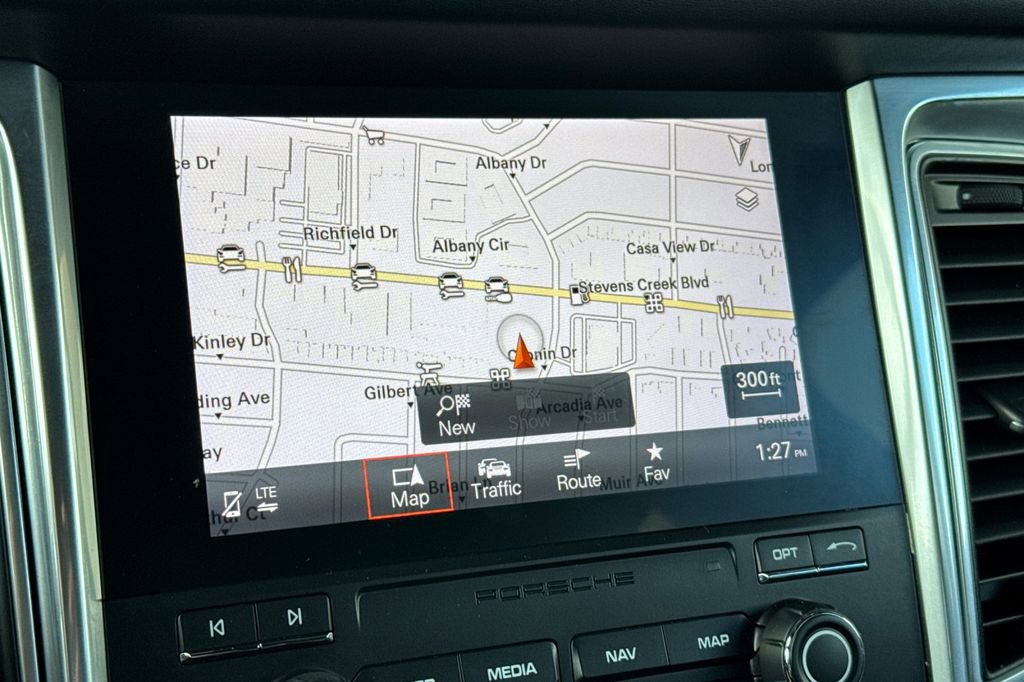 Used 2018 Porsche Macan Turbo image 17