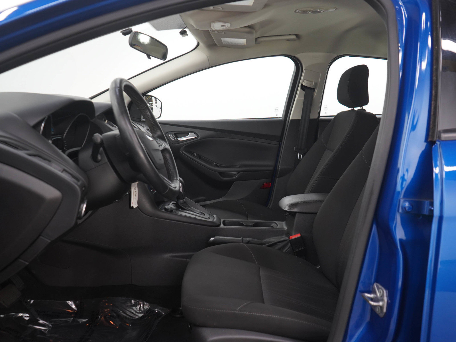 Used 2018 Ford Focus SE w/ SE Appearance Package FWD image 21
