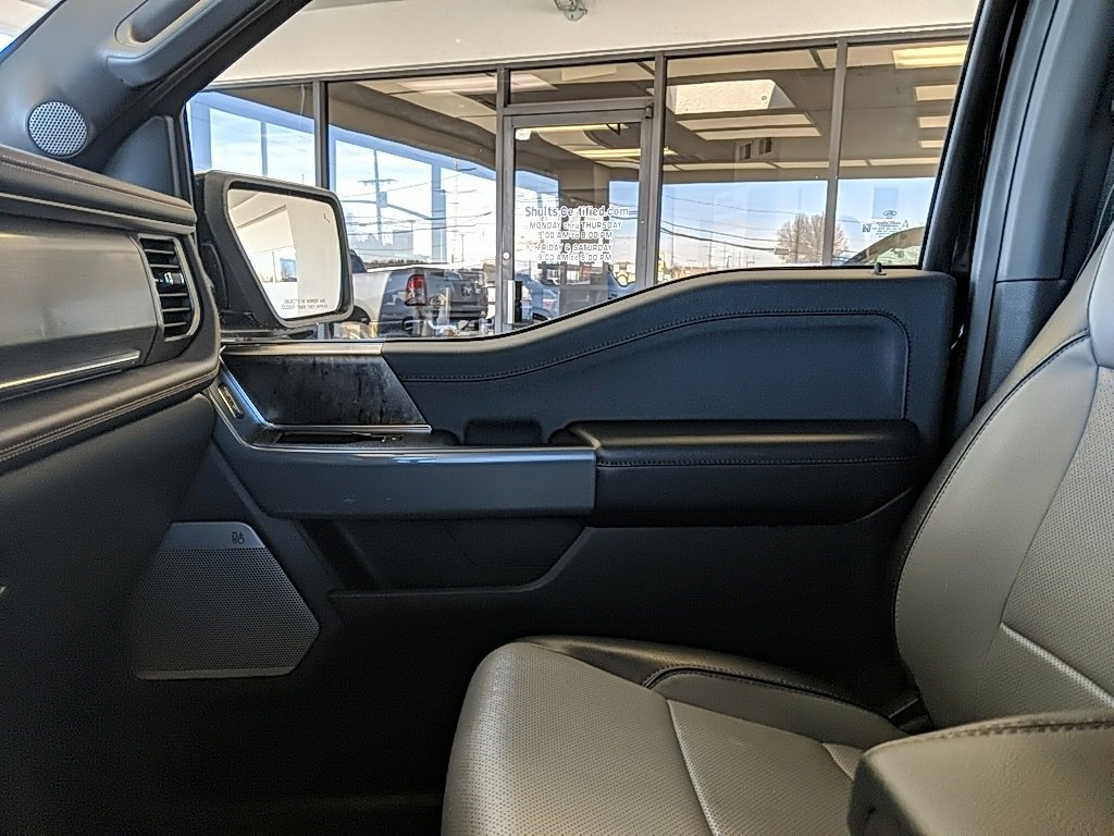 Used 2022 Ford F150 Lightning Lariat image 23