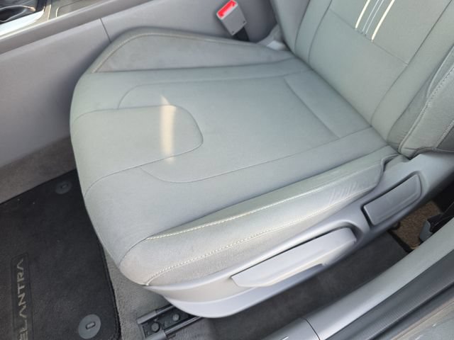 Used 2025 Hyundai Elantra Sport FWD image 19