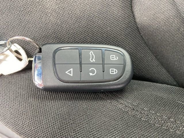 Used 2020 Jeep Renegade Latitude FWD image 29