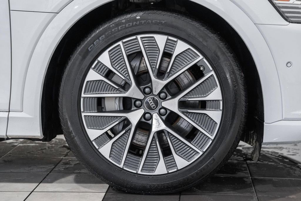 Used 2024 Audi Q8 e-tron Premium Plus image 15