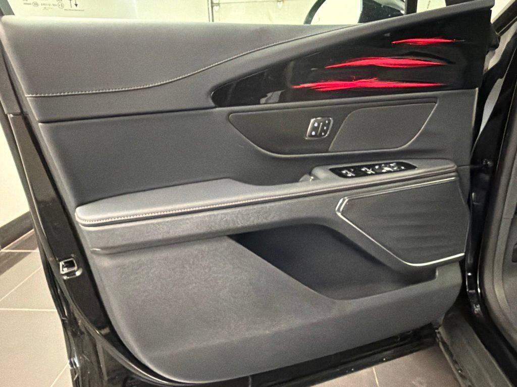 Used 2026 Lincoln Nautilus Premier AWD/4WD image 28