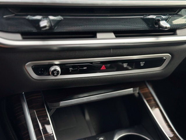 Used 2026 BMW X7 xDrive40i AWD/4WD image 16