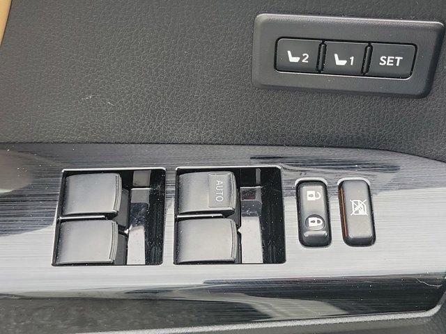 Used 2017 Toyota RAV4 Limited image 30