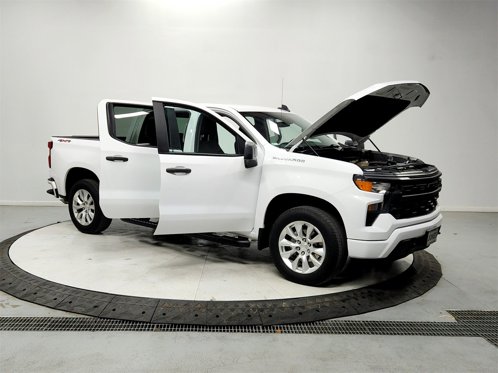 Used 2024 Chevrolet Silverado 1500 Custom image 9