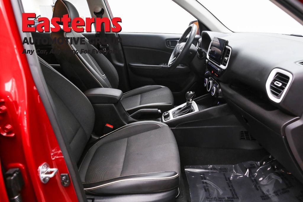 Used 2023 Hyundai Venue Limited FWD image 26