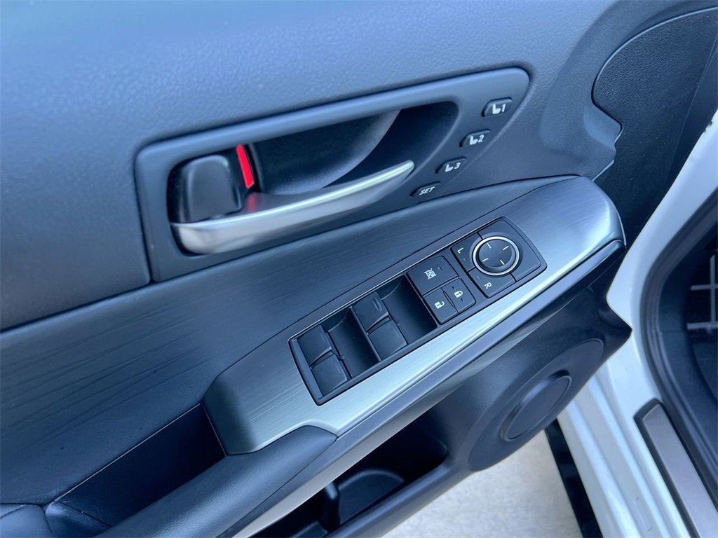 Used 2024 Lexus IS 500 image 11
