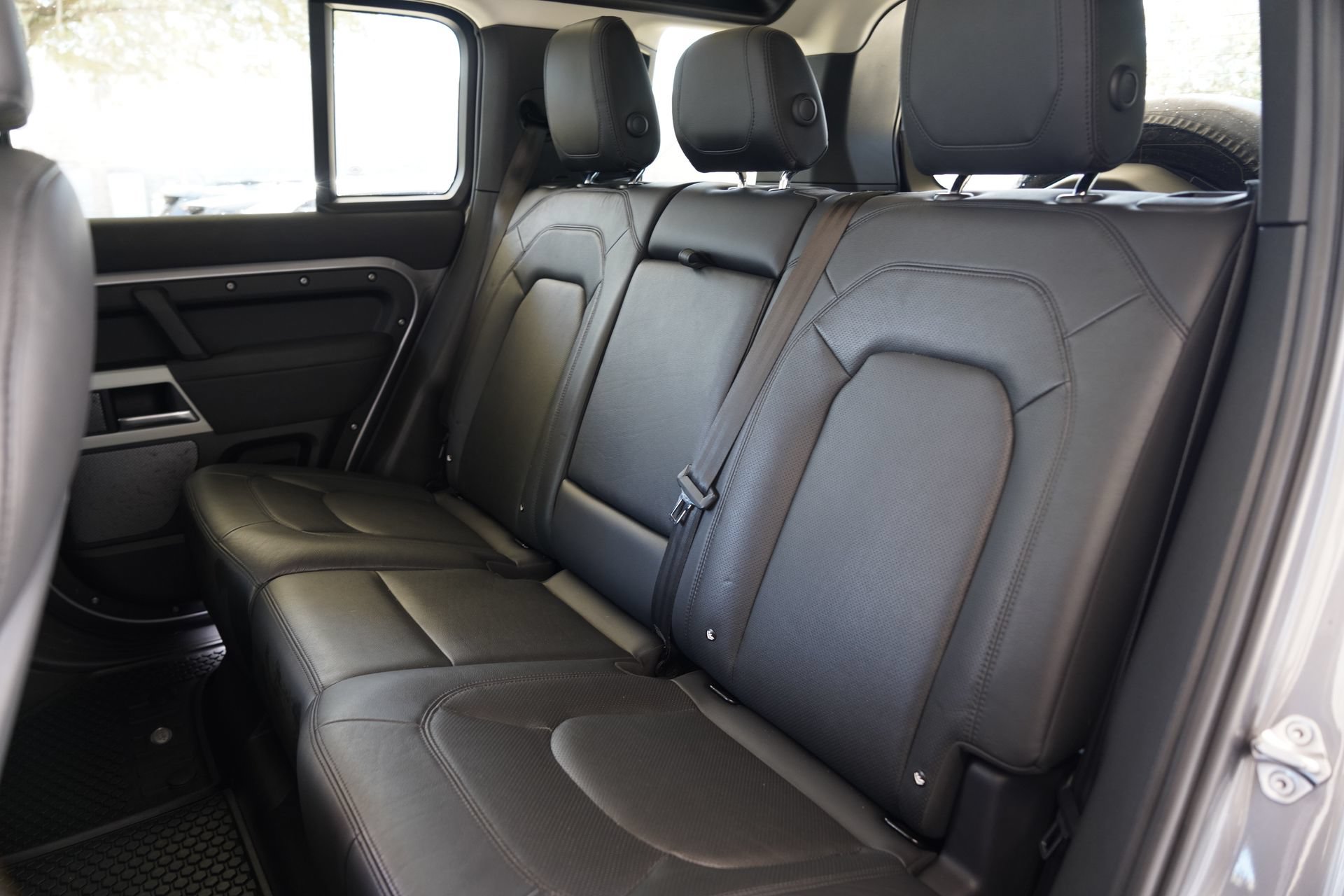 Used 2023 Land Rover Defender 110 SE AWD/4WD image 30