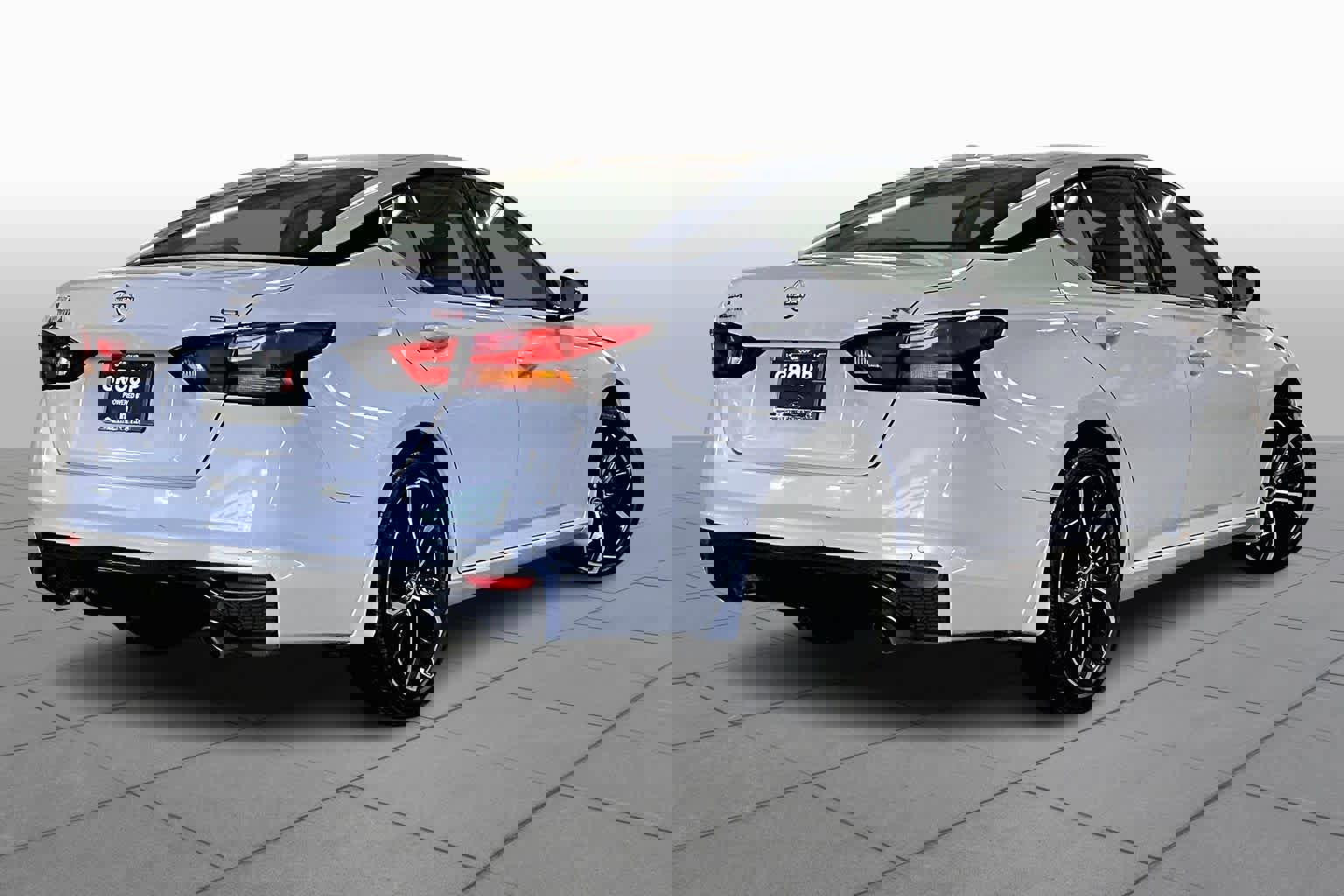 Used 2025 Nissan Altima 2.5 SR image 13