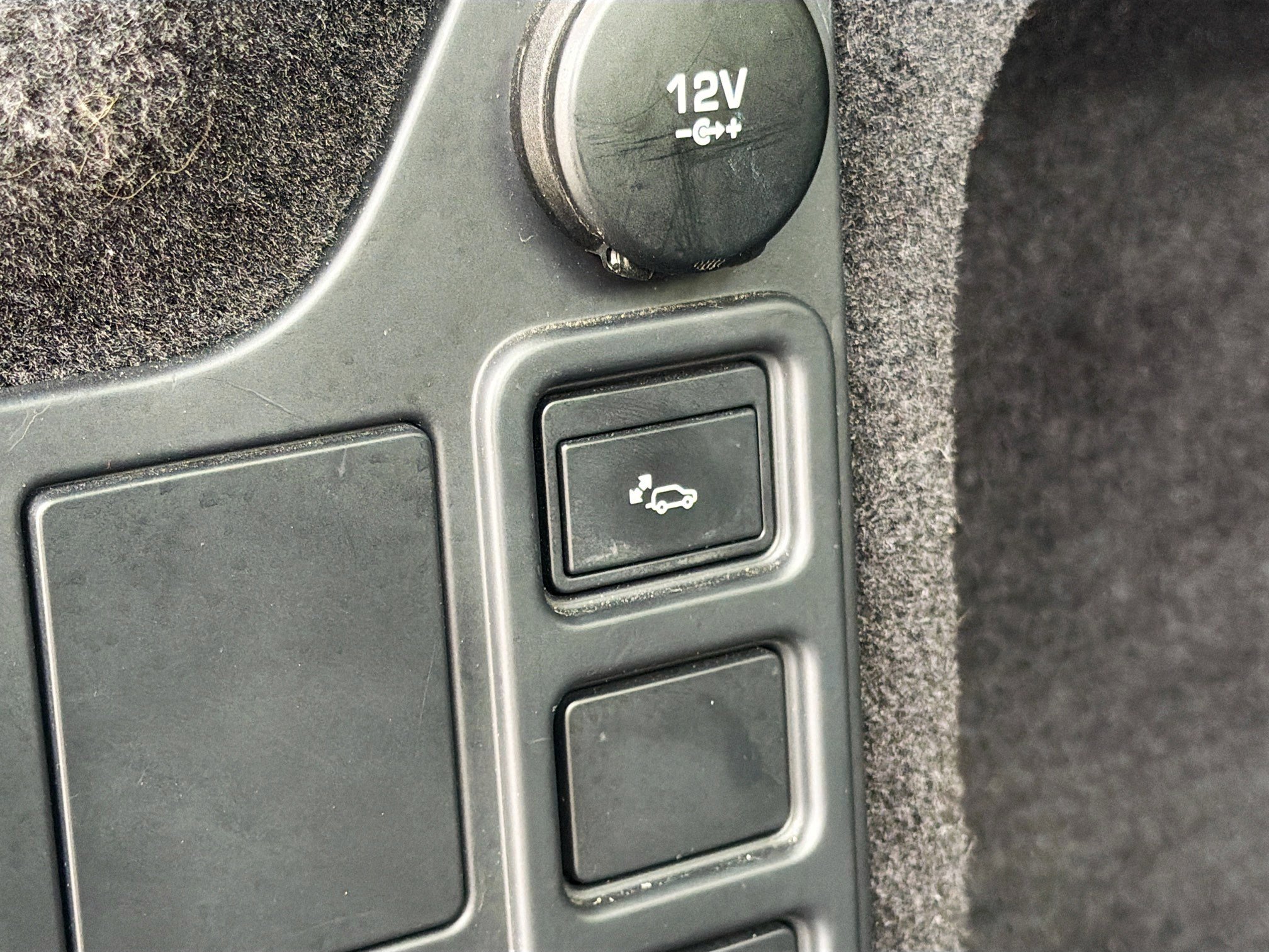 Used 2019 Land Rover Discovery SE image 13