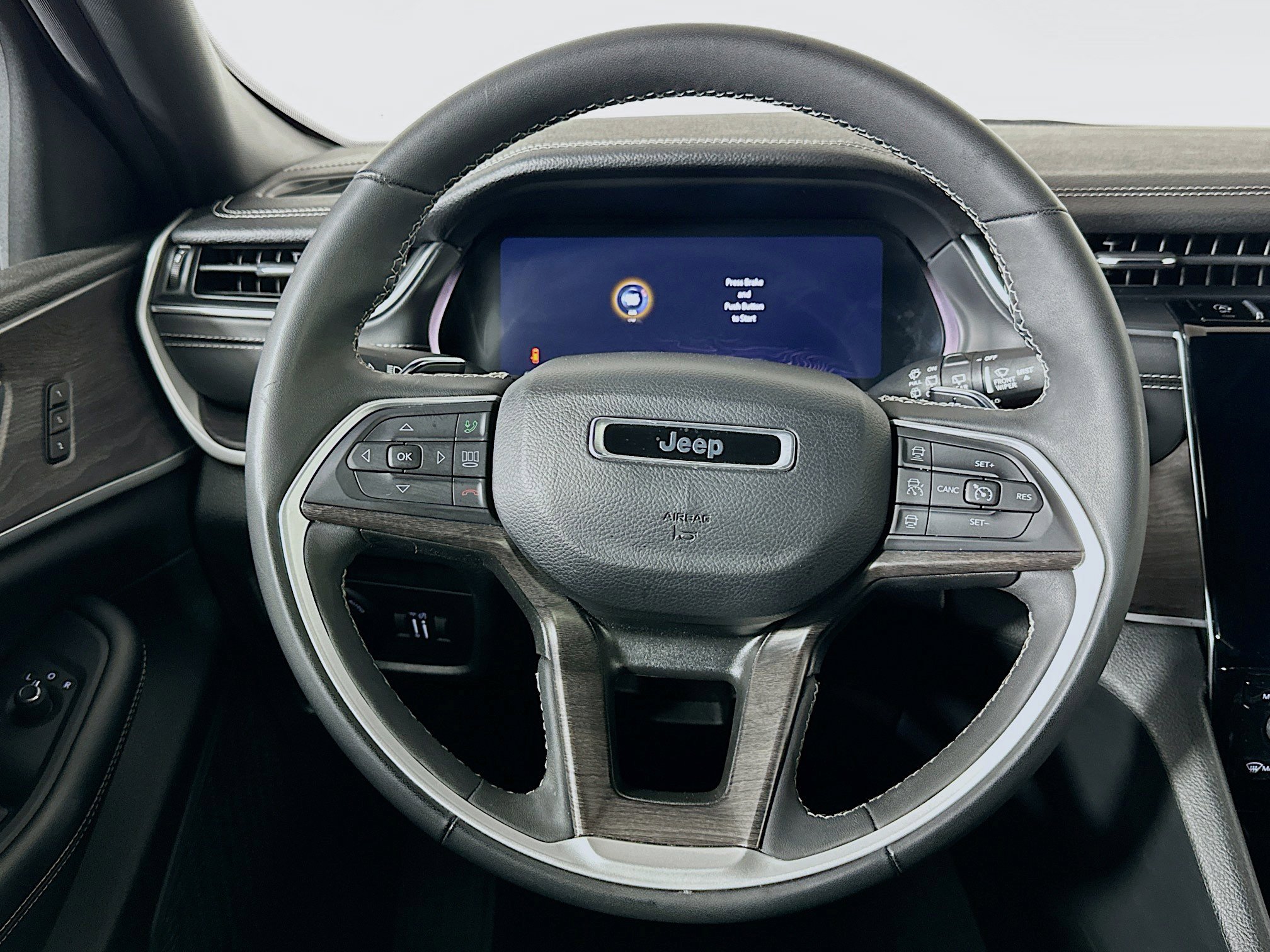 Used 2024 Jeep Grand Cherokee Limited image 18