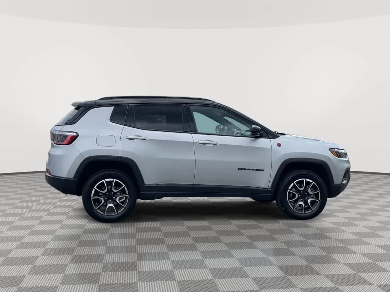 Used 2024 Jeep Compass Trailhawk AWD/4WD image 9