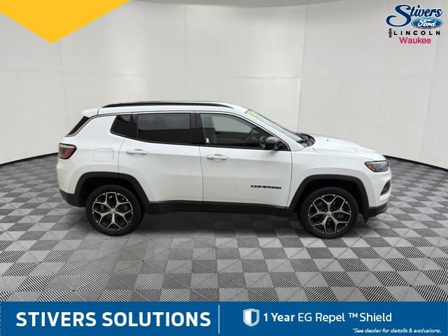 Used 2024 Jeep Compass Latitude AWD/4WD image 5