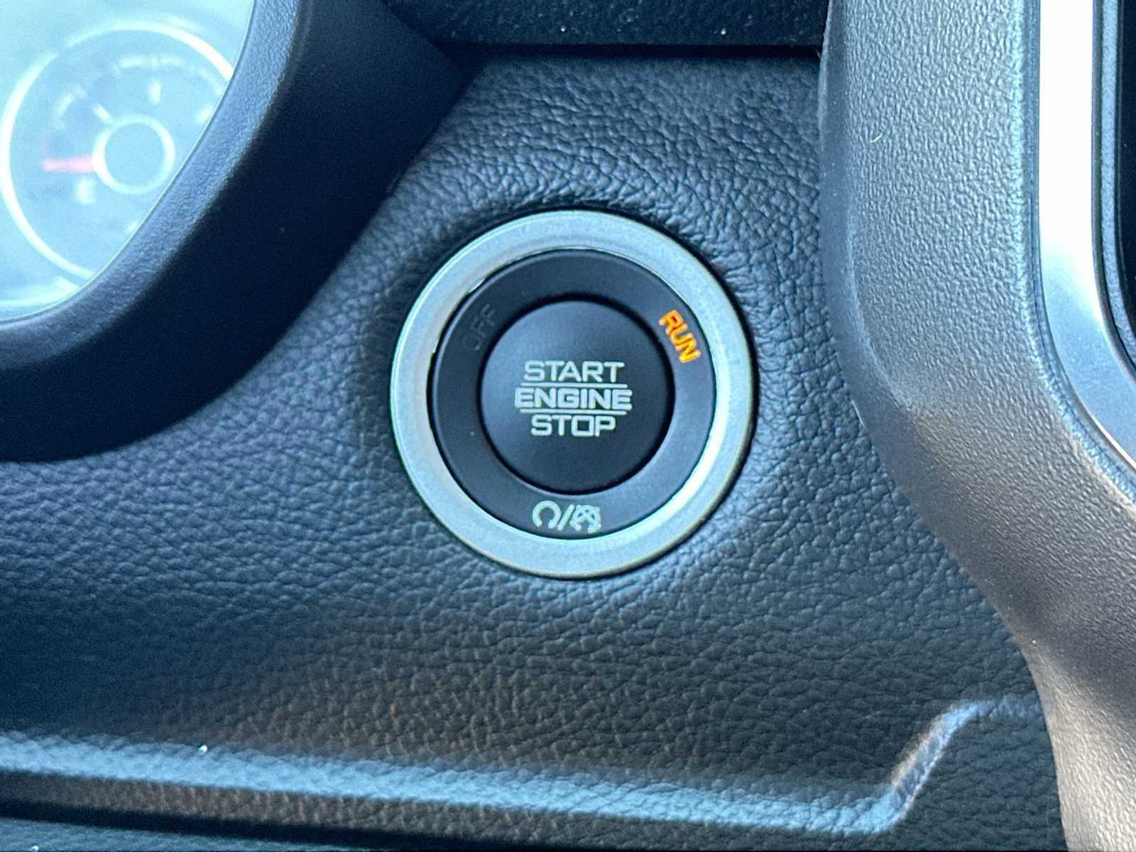 Used 2025 RAM 1500 Laramie image 28