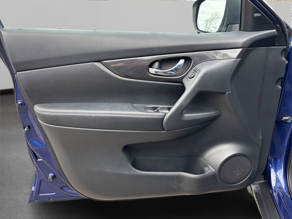 Used 2020 Nissan Rogue SV AWD/4WD image 21