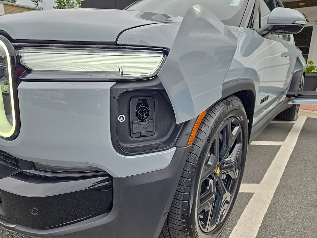 Used 2025 Rivian R1T Adventure AWD/4WD image 11