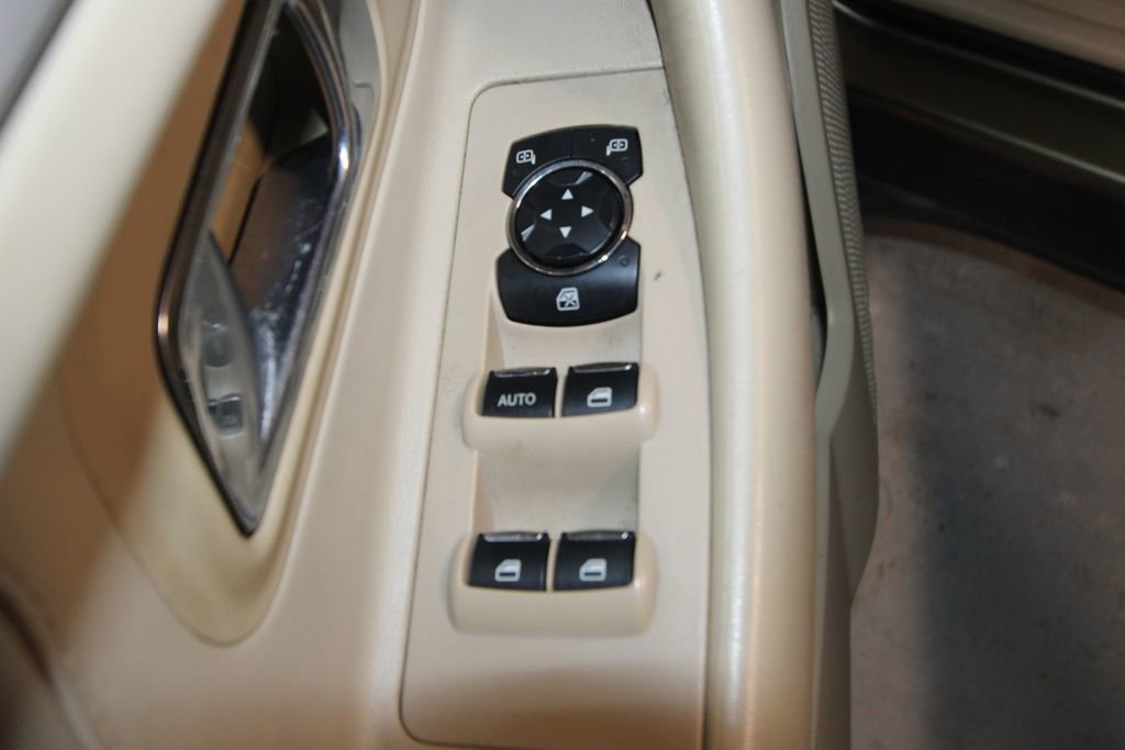 Used 2013 Ford Taurus SEL FWD image 6