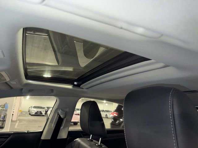 Certified 2021 Lexus ES 300h w/ Accessory Package image 22