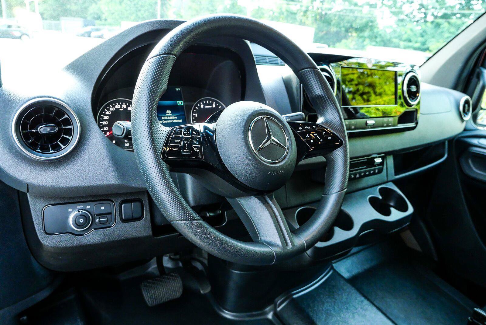 Used 2025 Mercedes-Benz Sprinter 2500 image 4