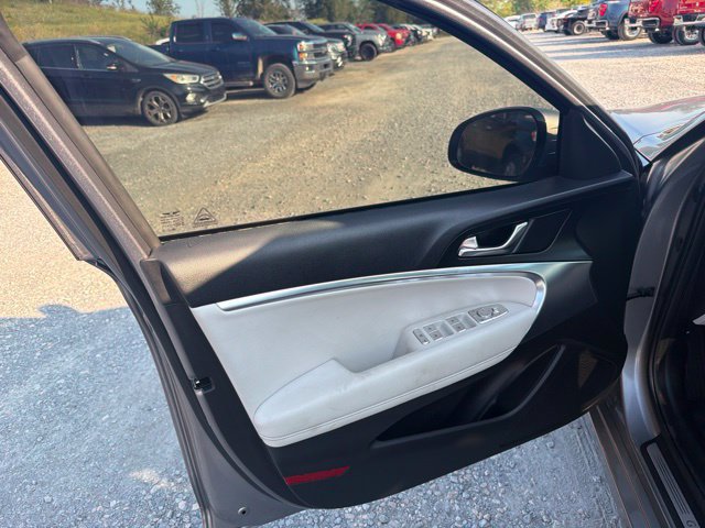 Used 2025 Genesis G70 2.5T RWD image 36