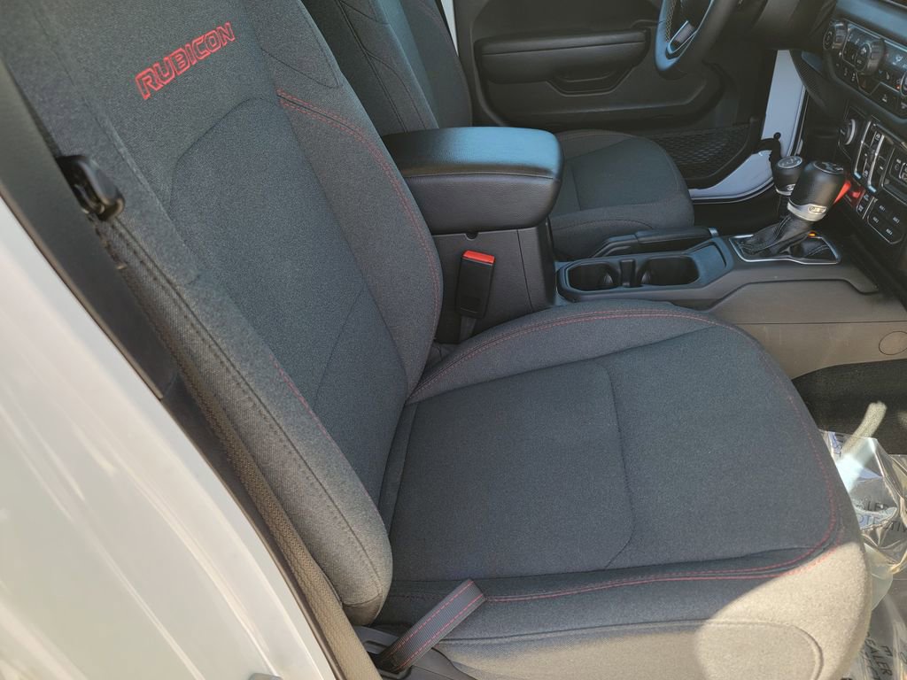 Used 2025 Jeep Wrangler Unlimited Rubicon w/ Convenience Group AWD/4WD image 13