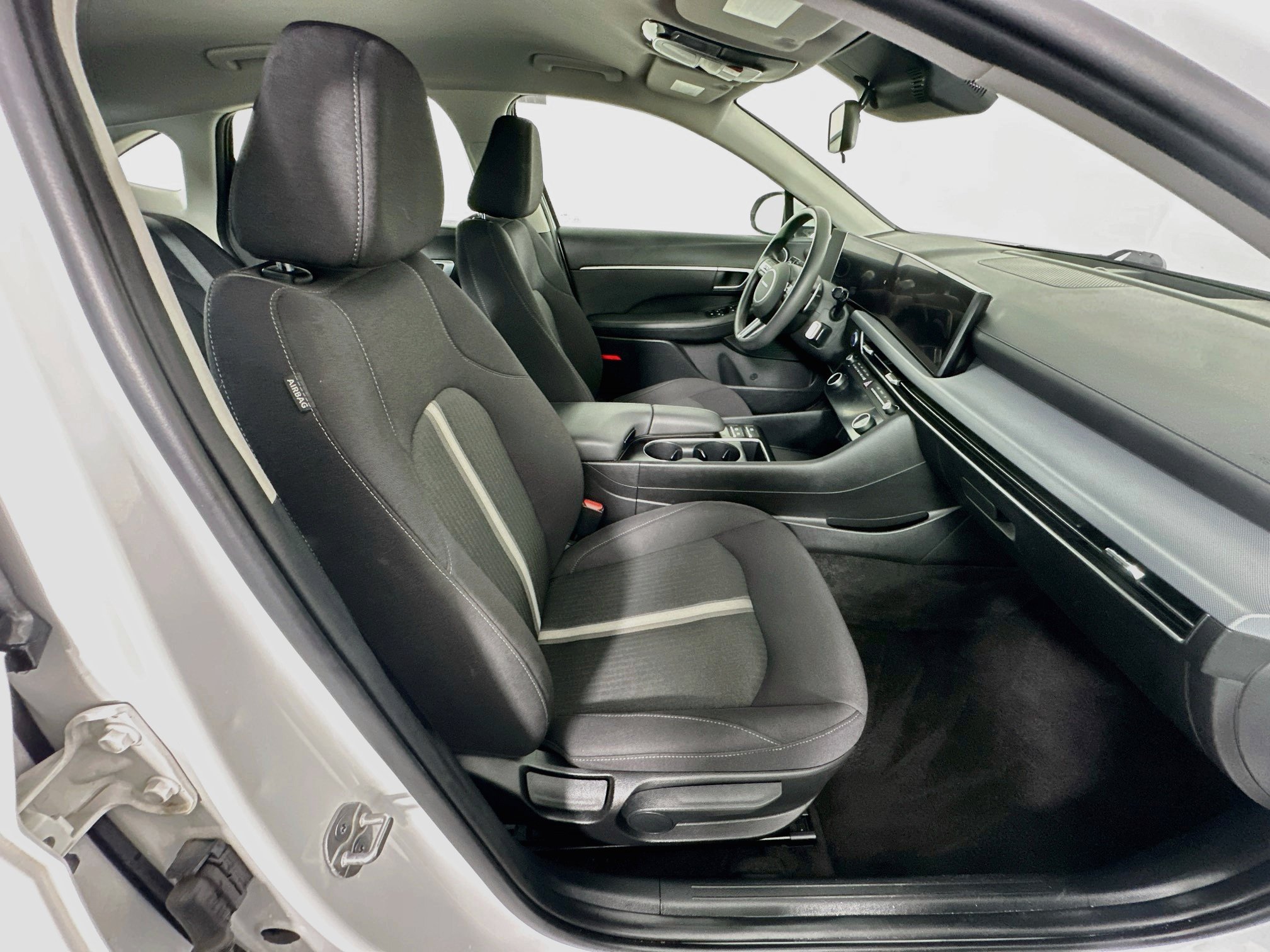 Used 2025 Hyundai Sonata SEL FWD image 31