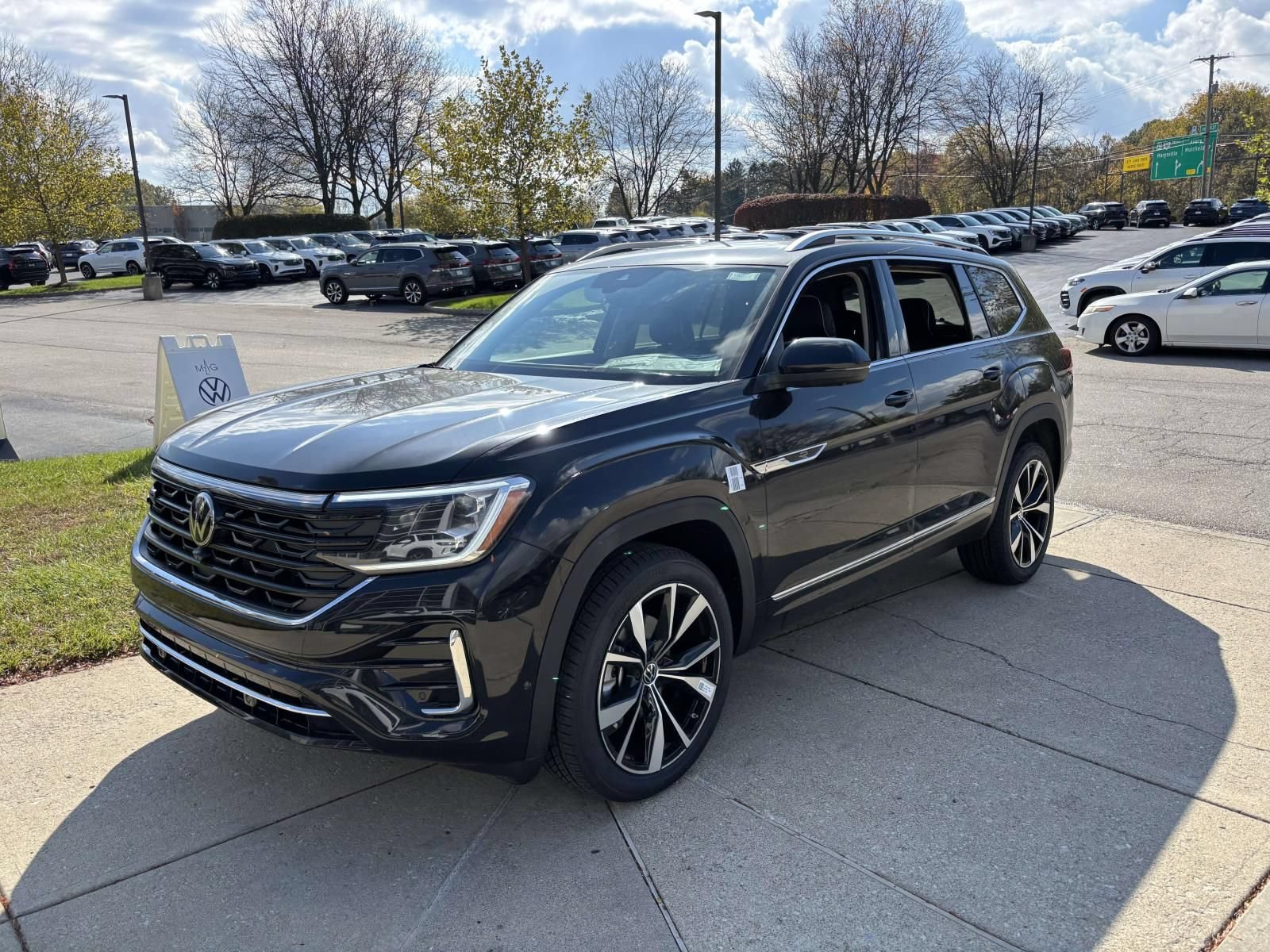 New 2026 Volkswagen Atlas SEL Premium R-Line AWD/4WD image 3