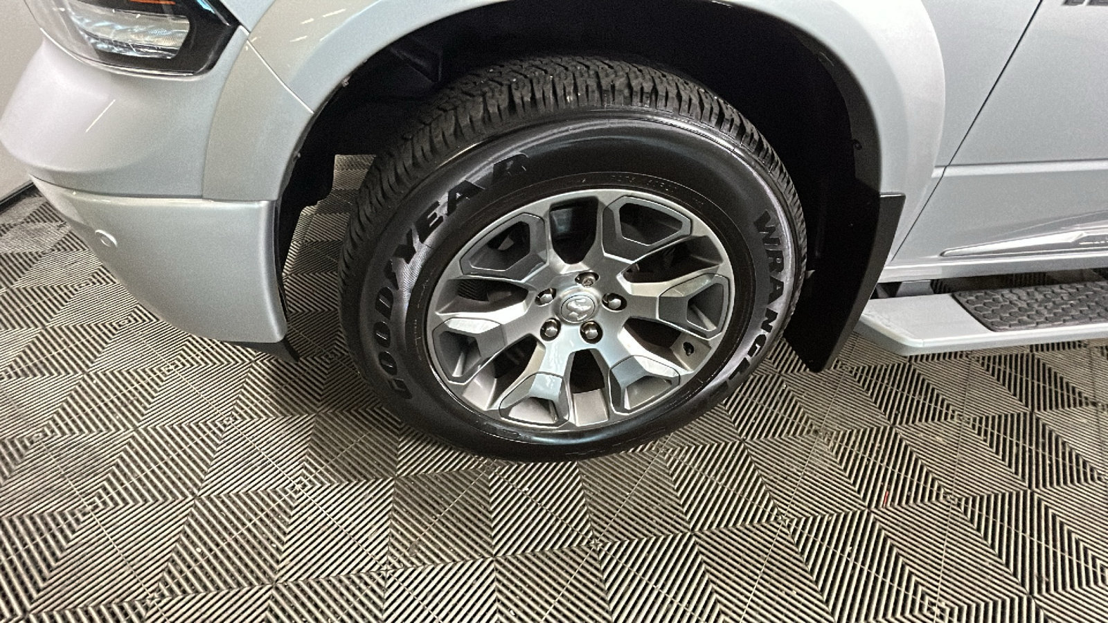 Used 2018 RAM 1500 Limited AWD/4WD image 11