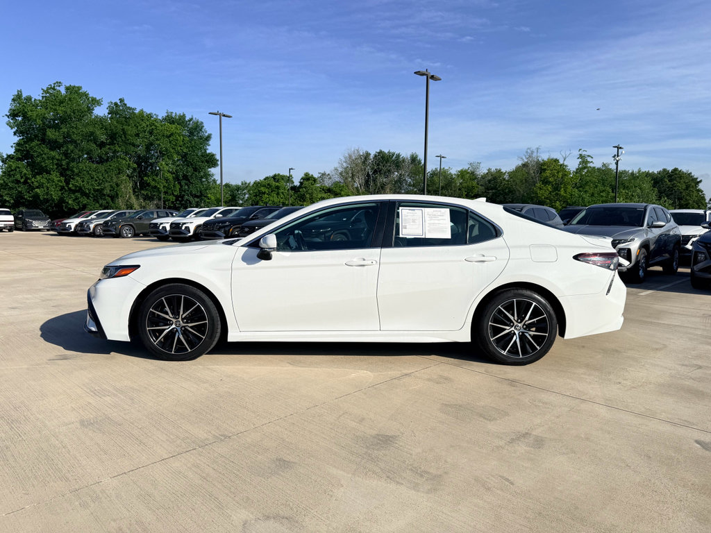 Used 2022 Toyota Camry SE FWD image 9