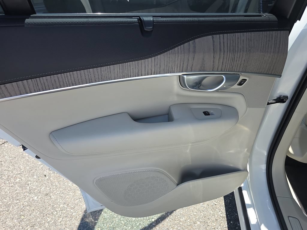 Certified 2024 Volvo XC90 B6 Ultimate AWD/4WD image 17