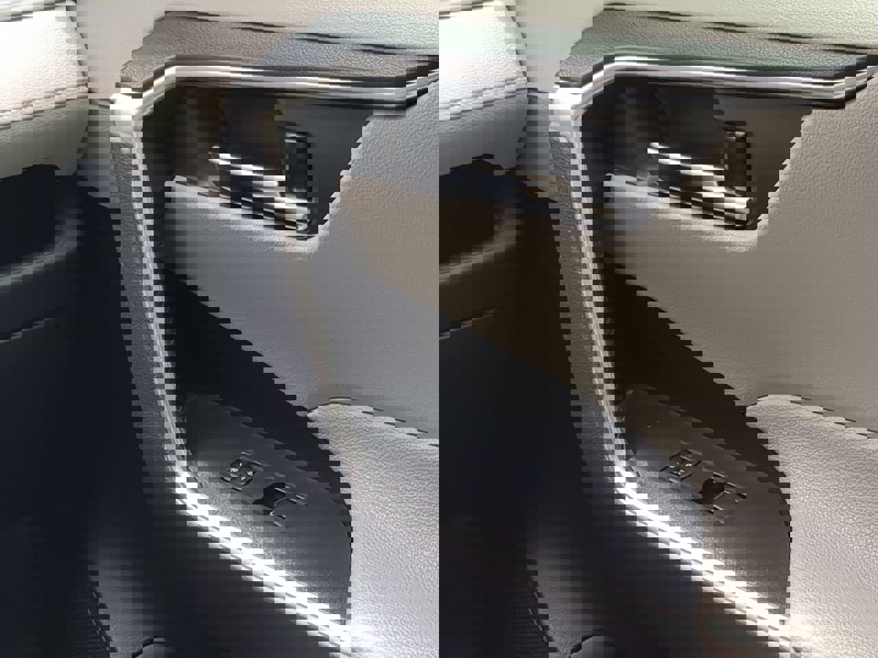 Used 2020 Toyota RAV4 XLE Premium image 14