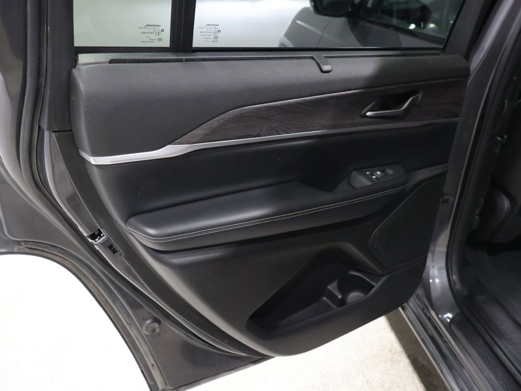 Used 2024 Jeep Grand Cherokee L Limited w/ Luxury Tech Group II image 20