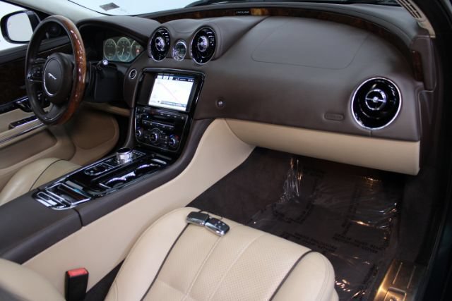 Used 2015 Jaguar XJ L Portfolio RWD image 32