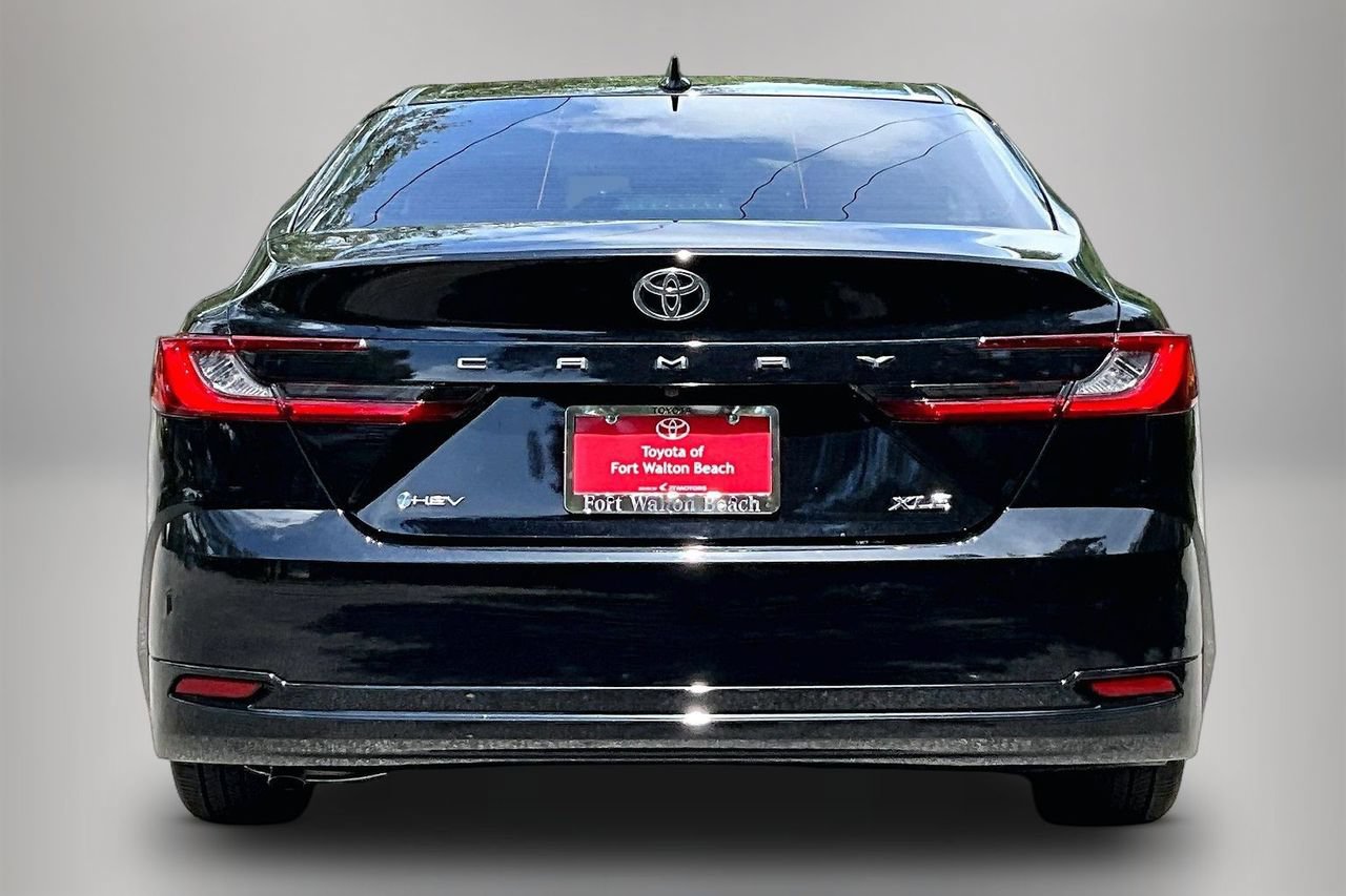 Used 2025 Toyota Camry XLE FWD image 6
