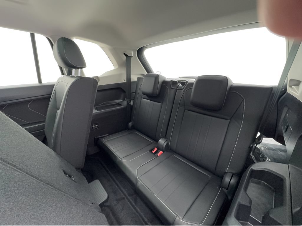 Used 2022 Volkswagen Tiguan SE w/ Panoramic Sunroof Package FWD image 27