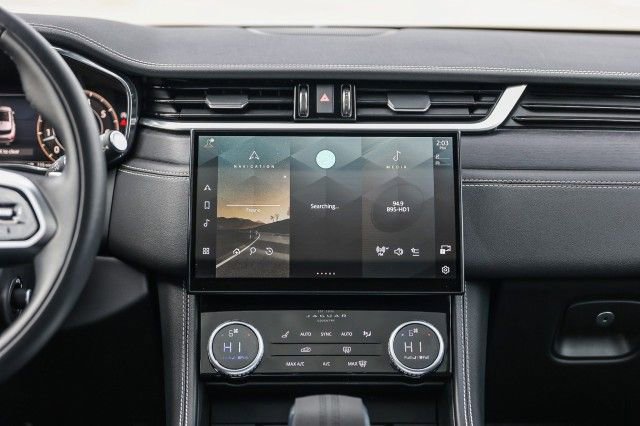 Used 2024 Jaguar F-PACE R-Dynamic S image 15