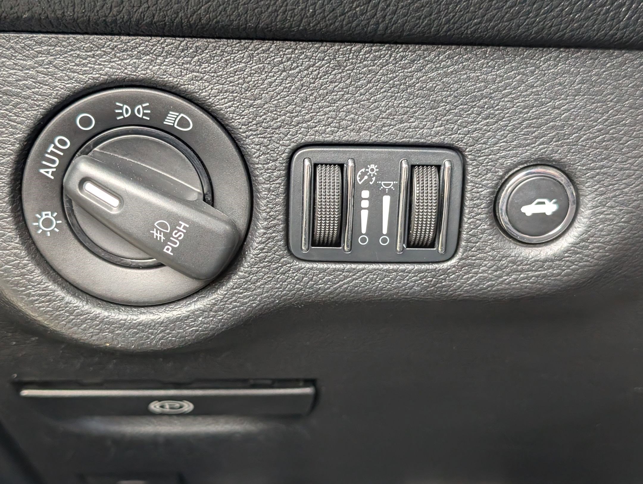 Used 2015 Dodge Challenger R/T Plus RWD image 19