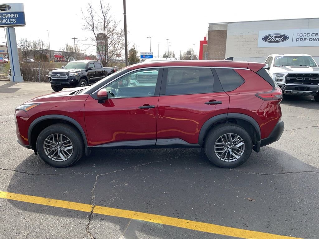 Used 2023 Nissan Rogue S image 8