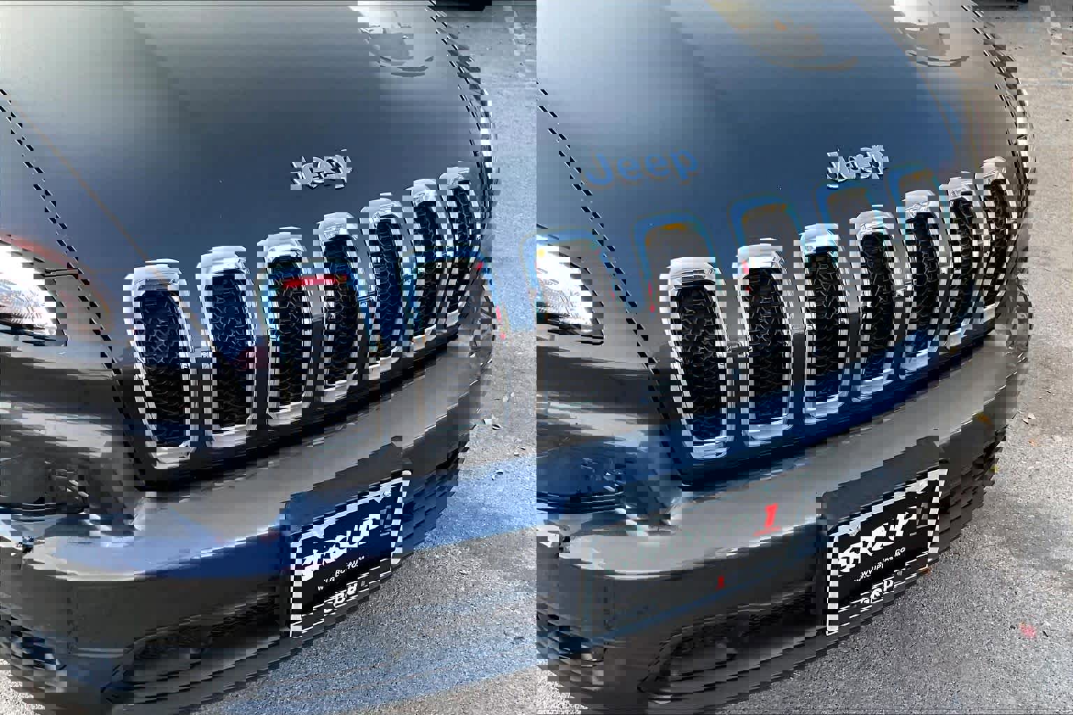 Used 2017 Jeep Cherokee Latitude w/ Safety/Convenience Group image 28