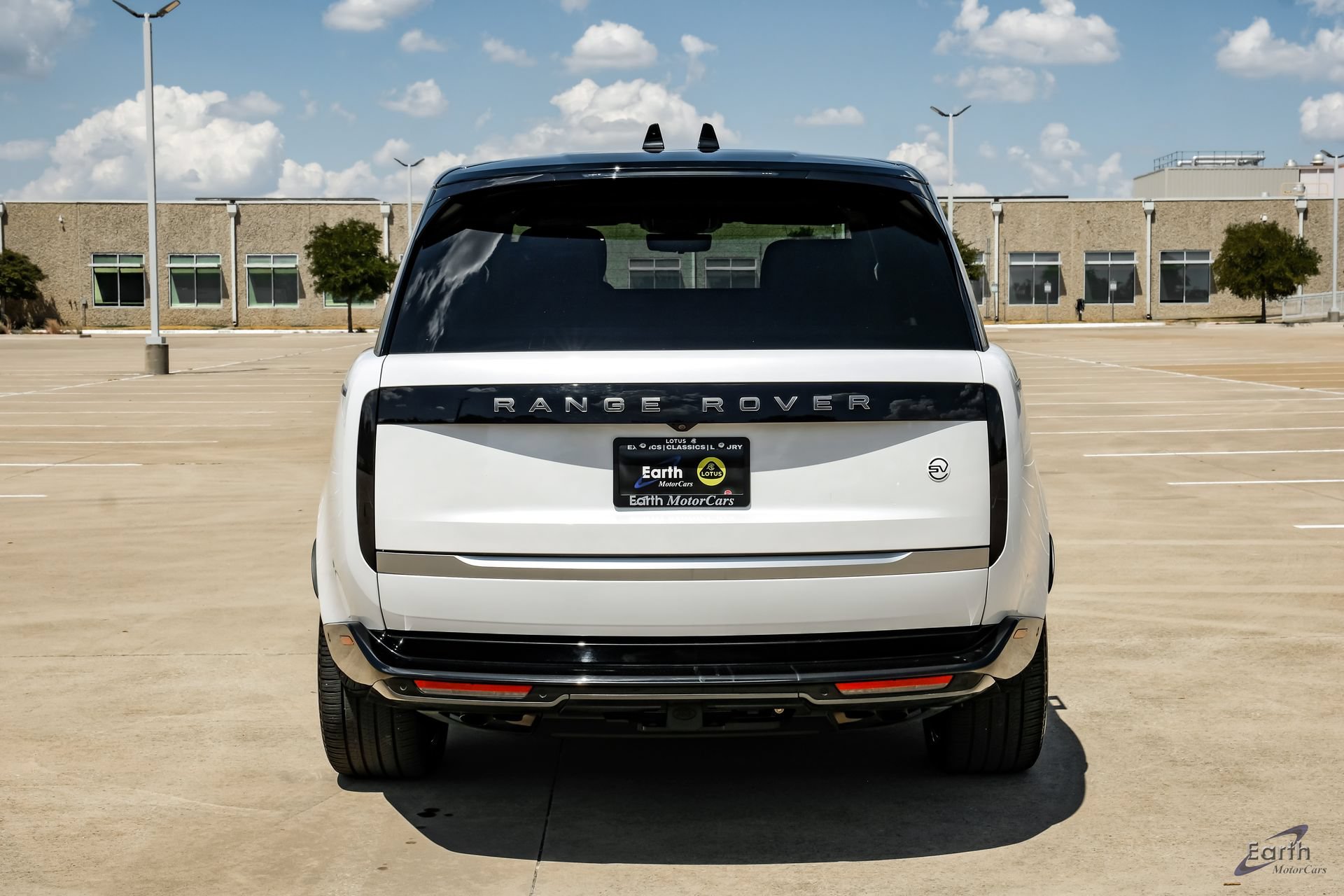 Used 2024 Land Rover Range Rover SV AWD/4WD image 11