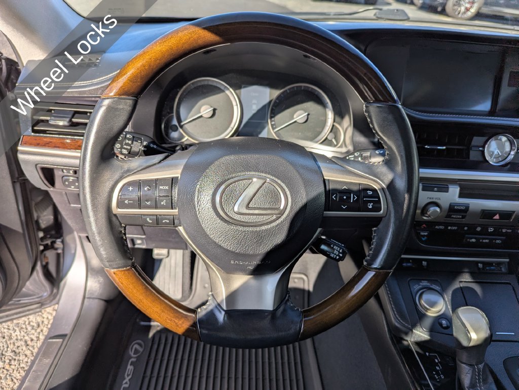 Used 2016 Lexus ES 350 w/ Premium Package w/Wood Trim FWD image 17