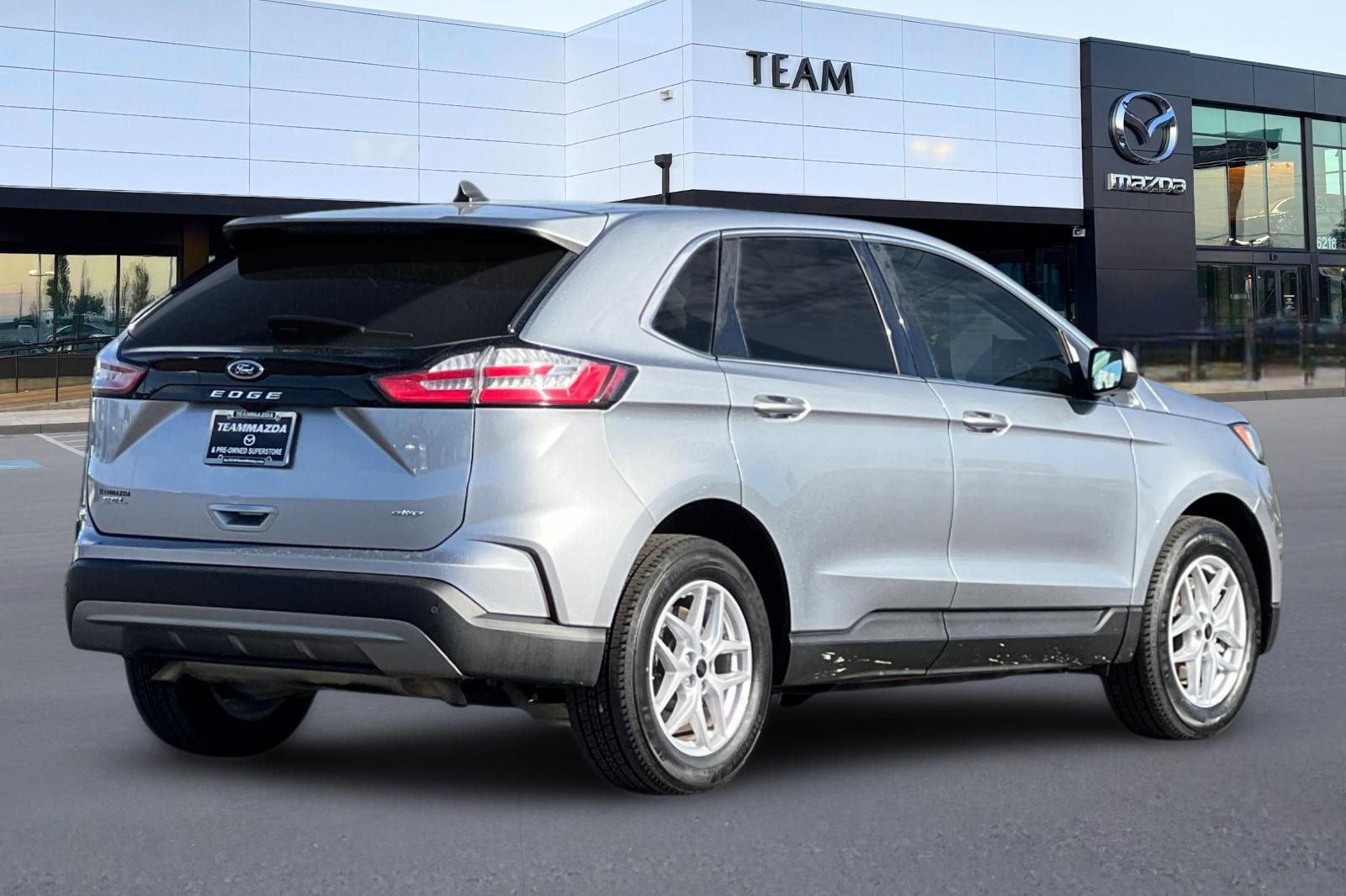 Used 2023 Ford Edge SEL image 4
