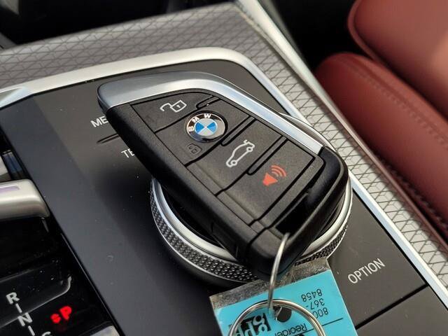 Used 2025 BMW 330i Sedan w/ Convenience Package RWD image 35
